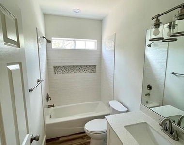 104 Cowal Dr S - Photo Thumbnail 11