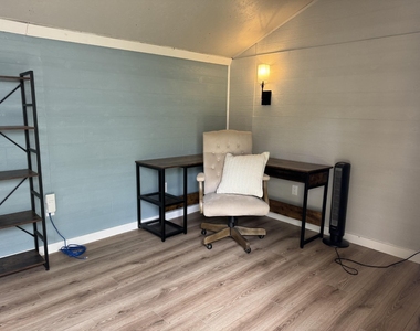 104 Cowal Dr S - Photo Thumbnail 18