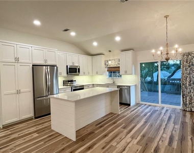 104 Cowal Dr S - Photo Thumbnail 1