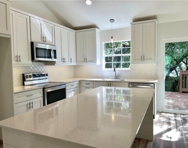 104 Cowal Dr S - Photo Thumbnail 2
