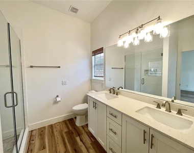 104 Cowal Dr S - Photo Thumbnail 7