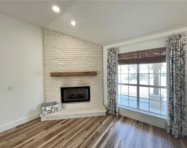 104 Cowal Dr S - Photo Thumbnail 4