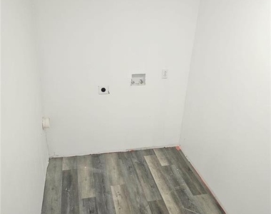 480 Paul Street - Photo Thumbnail 10