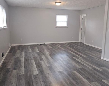480 Paul Street - Photo Thumbnail 4