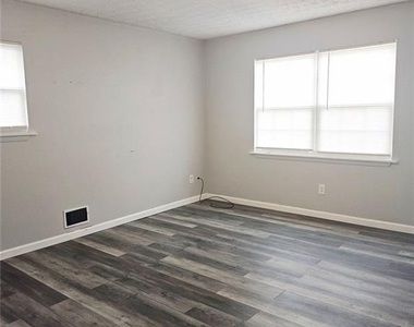 480 Paul Street - Photo Thumbnail 6