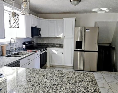 480 Paul Street - Photo Thumbnail 13