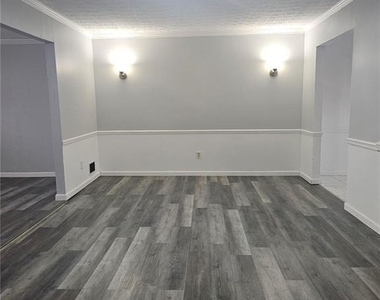 480 Paul Street - Photo Thumbnail 2