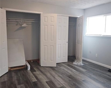 480 Paul Street - Photo Thumbnail 5