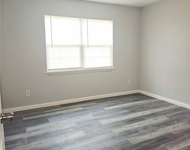 480 Paul Street - Photo Thumbnail 11
