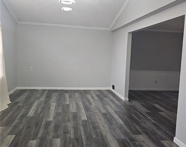 480 Paul Street - Photo Thumbnail 3