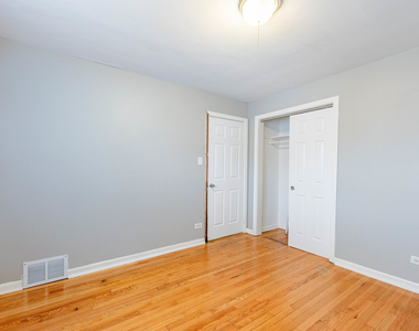 7637 S Essex Avenue - Photo Thumbnail 16