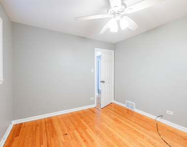 7637 S Essex Avenue - Photo Thumbnail 11