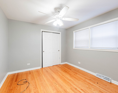 7637 S Essex Avenue - Photo Thumbnail 10