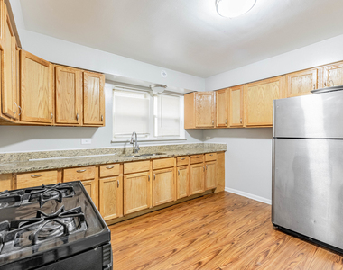 7637 S Essex Avenue - Photo Thumbnail 7