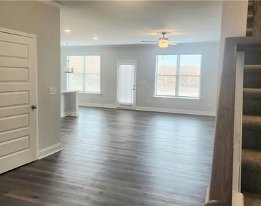 1117 Sunny Vally Lane - Photo Thumbnail 5