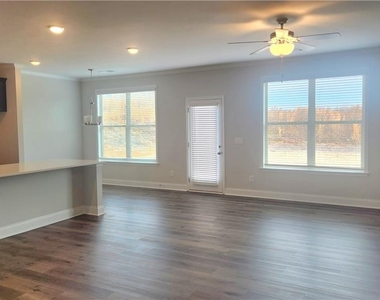 1117 Sunny Vally Lane - Photo Thumbnail 3