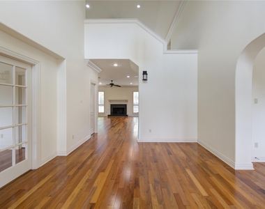 1502 Ashbury Park Lane - Photo Thumbnail 9