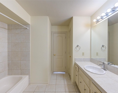 1502 Ashbury Park Lane - Photo Thumbnail 34