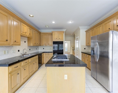 1502 Ashbury Park Lane - Photo Thumbnail 16