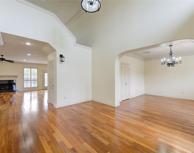 1502 Ashbury Park Lane - Photo Thumbnail 12