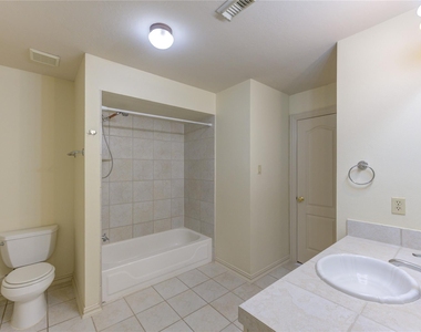 1502 Ashbury Park Lane - Photo Thumbnail 33
