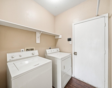 4323 Ringrose Drive - Photo Thumbnail 9
