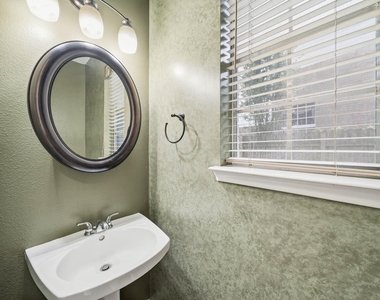 4323 Ringrose Drive - Photo Thumbnail 11
