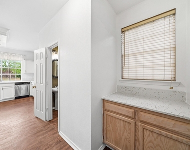 4323 Ringrose Drive - Photo Thumbnail 10