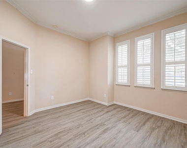 6923 Grants Hollow Lane - Photo Thumbnail 9