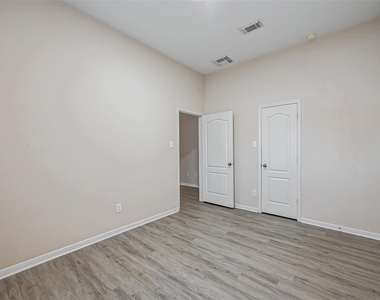 6923 Grants Hollow Lane - Photo Thumbnail 29