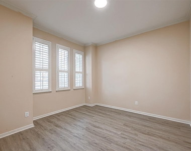 6923 Grants Hollow Lane - Photo Thumbnail 7