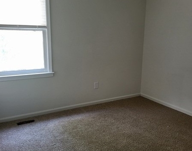 1510 Americana Drive - Photo Thumbnail 10