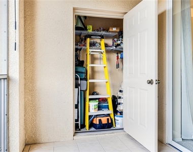 9055 Colby Drive - Photo Thumbnail 15