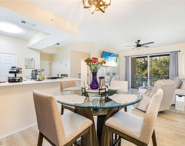9055 Colby Drive - Photo Thumbnail 7