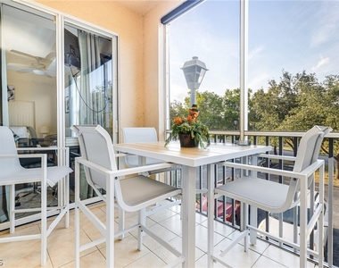 9055 Colby Drive - Photo Thumbnail 12