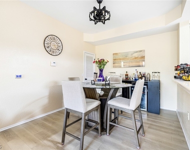 9055 Colby Drive - Photo Thumbnail 6