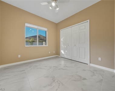 128 Heritage Way - Photo Thumbnail 32