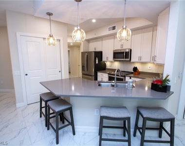 244 Indies Drive E - Photo Thumbnail 3