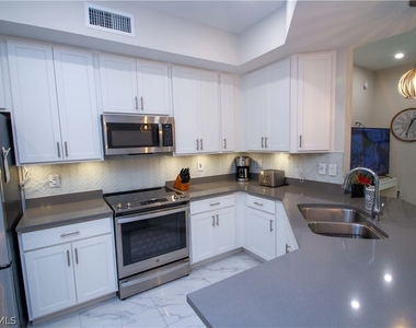 244 Indies Drive E - Photo Thumbnail 6