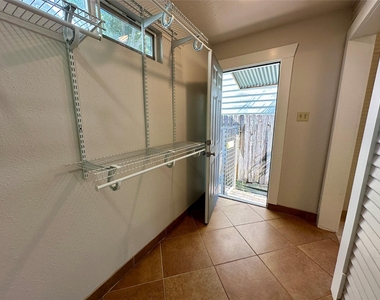 405 James Street - Photo Thumbnail 10