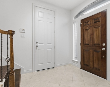 1303 Sherwood Point Lane - Photo Thumbnail 4