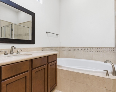 1303 Sherwood Point Lane - Photo Thumbnail 33