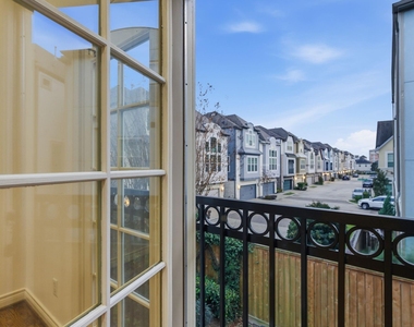1303 Sherwood Point Lane - Photo Thumbnail 38