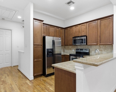 1303 Sherwood Point Lane - Photo Thumbnail 7