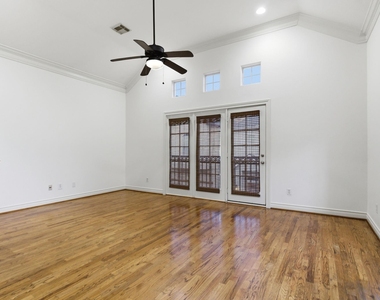1303 Sherwood Point Lane - Photo Thumbnail 10