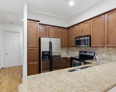 1303 Sherwood Point Lane - Photo Thumbnail 17