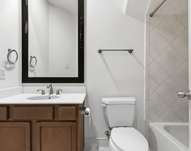 1303 Sherwood Point Lane - Photo Thumbnail 44
