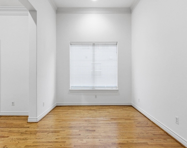 1303 Sherwood Point Lane - Photo Thumbnail 22