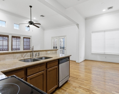 1303 Sherwood Point Lane - Photo Thumbnail 25
