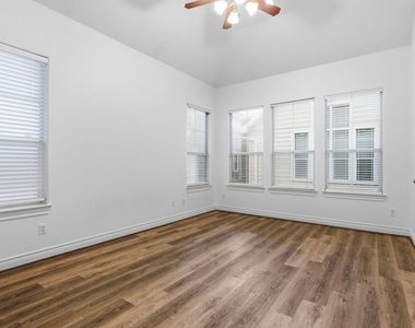 1303 Sherwood Point Lane - Photo Thumbnail 26